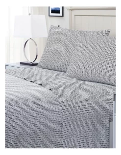 New ???? Tommy Hilfiger Reverse Navy Sheet Set In White ❤️